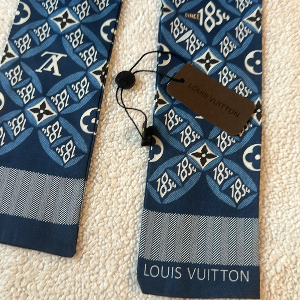 Fashion Inspired Item
New Stylish Silk (Scarf/Bandeau/Twilly)
47”x 3 1/2” - Picture 2 of 3